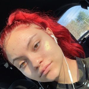 Meet your Posher, Kikiara